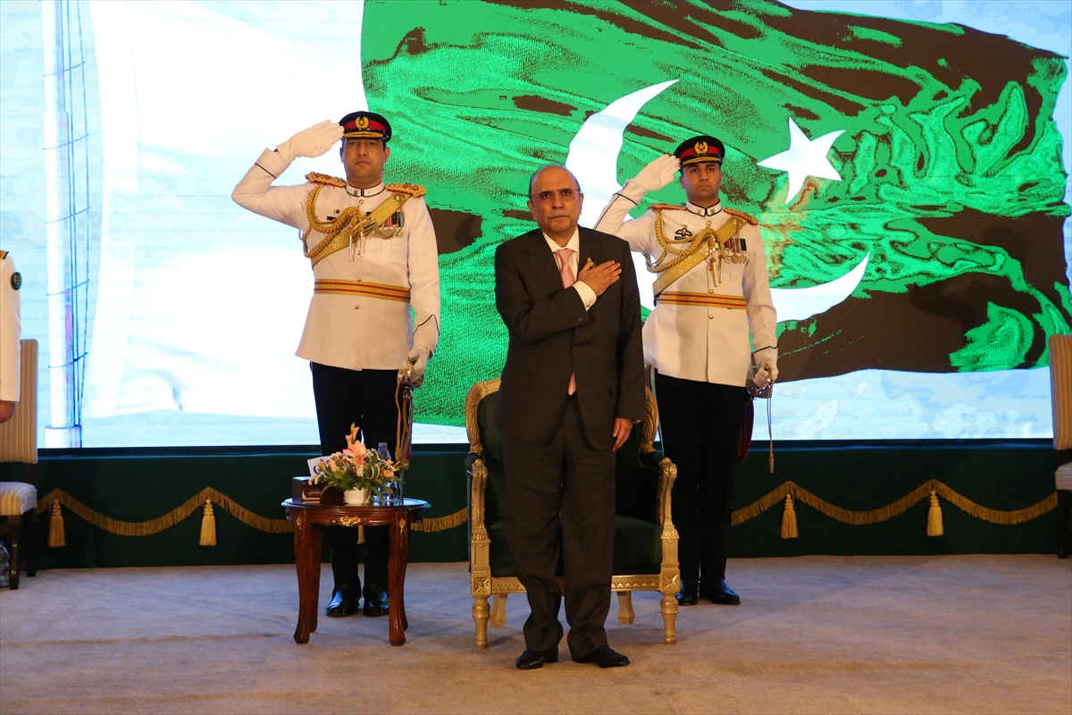 Kara Kuvvetleri Komutanı Orgeneral Bayraktaroğlu'na “Pakistan İmtiyaz Nişanı” tevdi edildi
