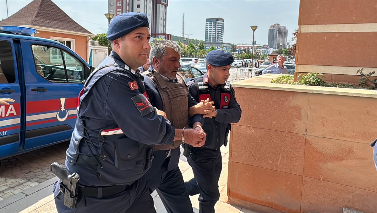 Kastamonu'da köy muhtarını tüfekle öldüren zanlı adliyede