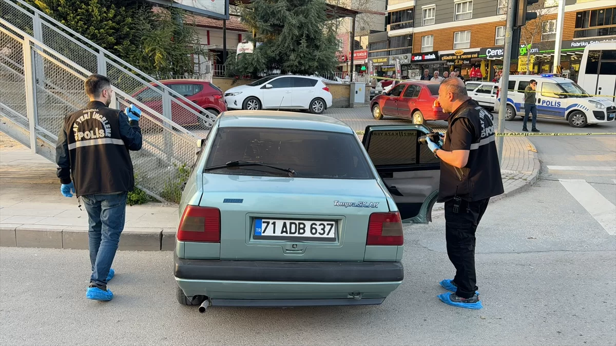 Kırıkkale'de araçta tartıştığı kişi tarafından bıçaklanan kadın sürücü ağır yaralandı