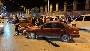 KONYA (AA) – Konya'nın Karapınar ilçesinde iki otomobilin çarpışması sonucu