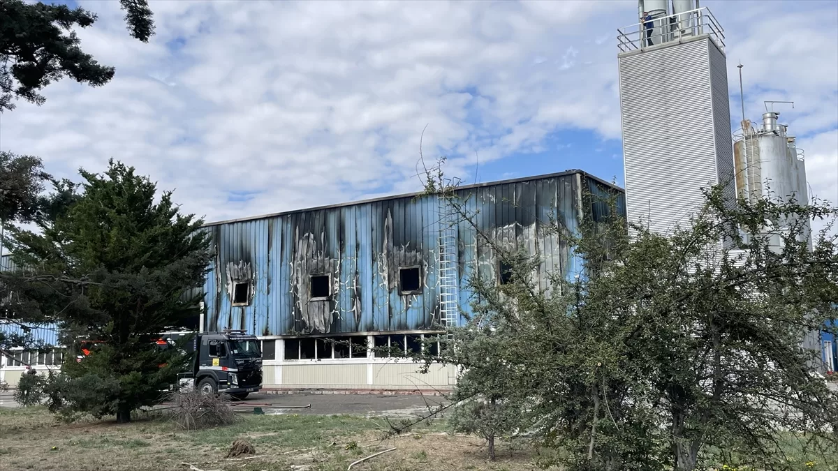 GÜNCELLEME – Konya'da bir fabrikaya ait depoda çıkan yangın söndürüldü