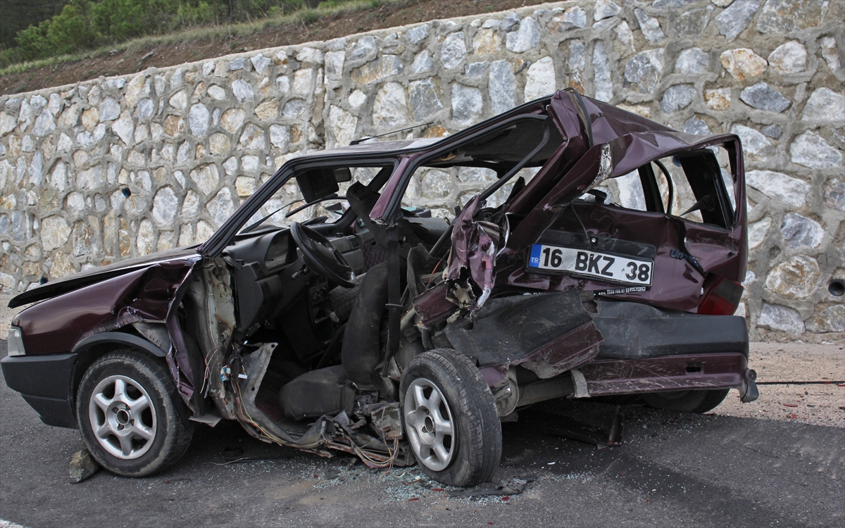 Kütahya'da trafik kazasında 1 kişi öldü 1 kişi yaralandı