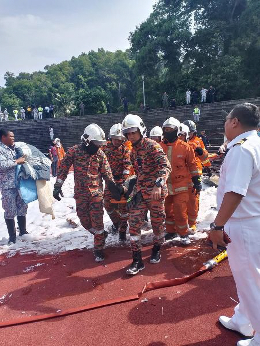 Malezya'da 2 askeri helikopterin çarpışması sonucu 10 kişi öldü