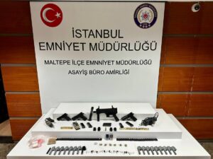 İSTANBUL (AA) – Maltepe'de uyuşturucu madde ve silah ticareti yaptıkları
