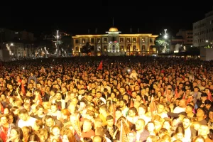 - "Seçim sonuçları açıklandı, sandığa sahip çıktık. Bana oy atan