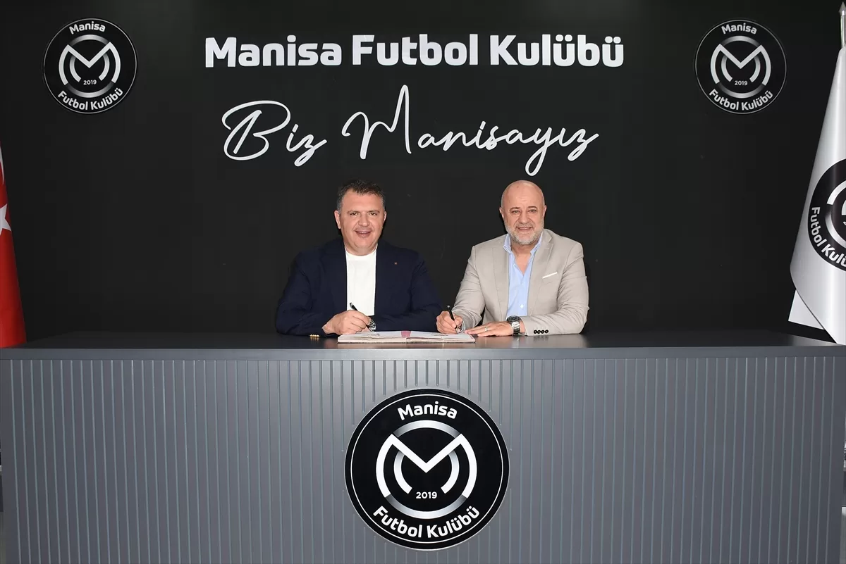 Manisa FK'de teknik direktör Mustafa Dalcı'nın yerine Levent Devrim getirildi