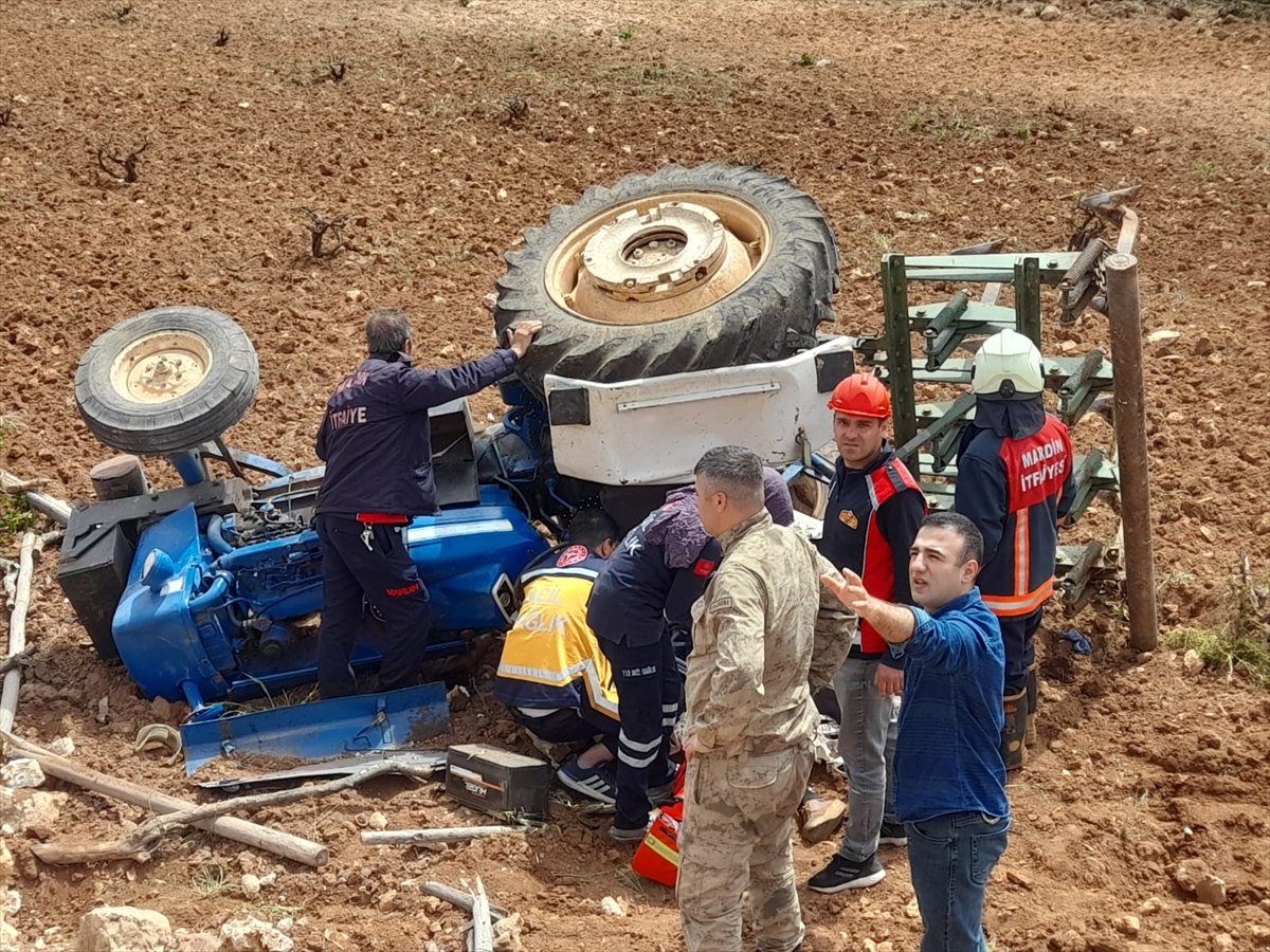 Mardin’de devrilen traktörün altında kalan sürücü öldü