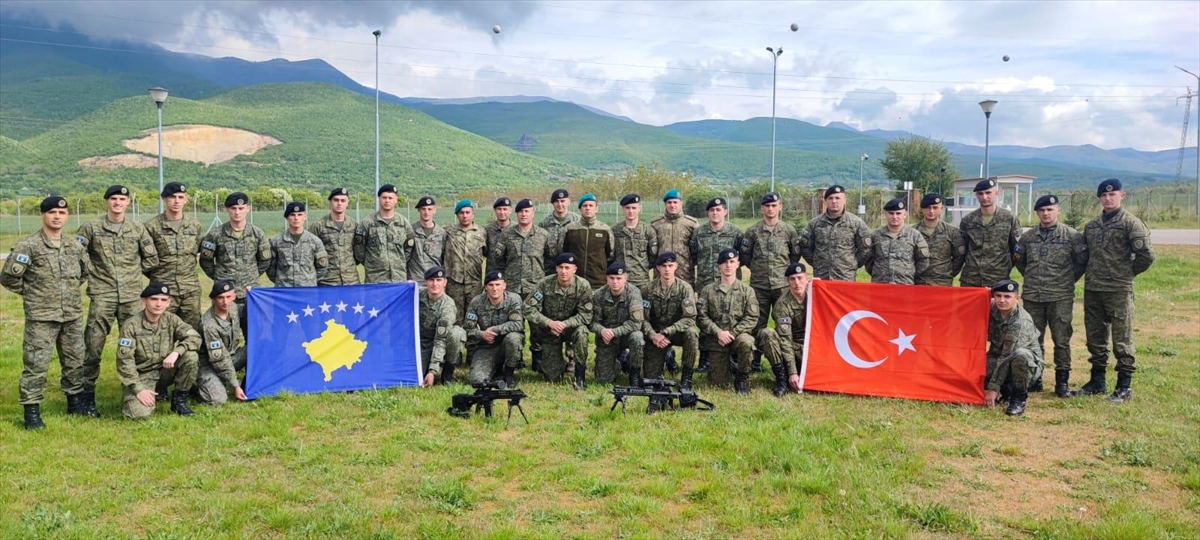 Mehmetçik'ten Kosovalı askerlere keskin nişancı eğitimi