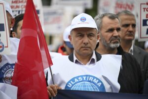 ANKARA (AA) – Memur-Sen, kamu çalışanlarının "koruyucu giyim" yardımının kaldırılmasına