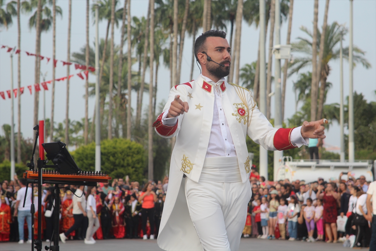 Mersin'de “Cumhuriyet'in Çocukları” konserinde 1923 çocuk sahne aldı