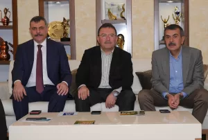 ERZURUM (AA) – Milli Eğitim Bakanı Yusuf Tekin, Erzurum'da çeşitli