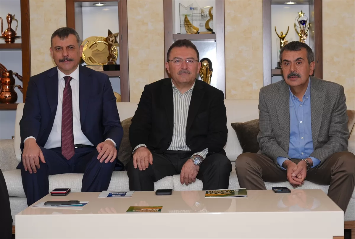 Milli Eğitim Bakanı Tekin, Erzurum'da ziyaretlerde bulundu