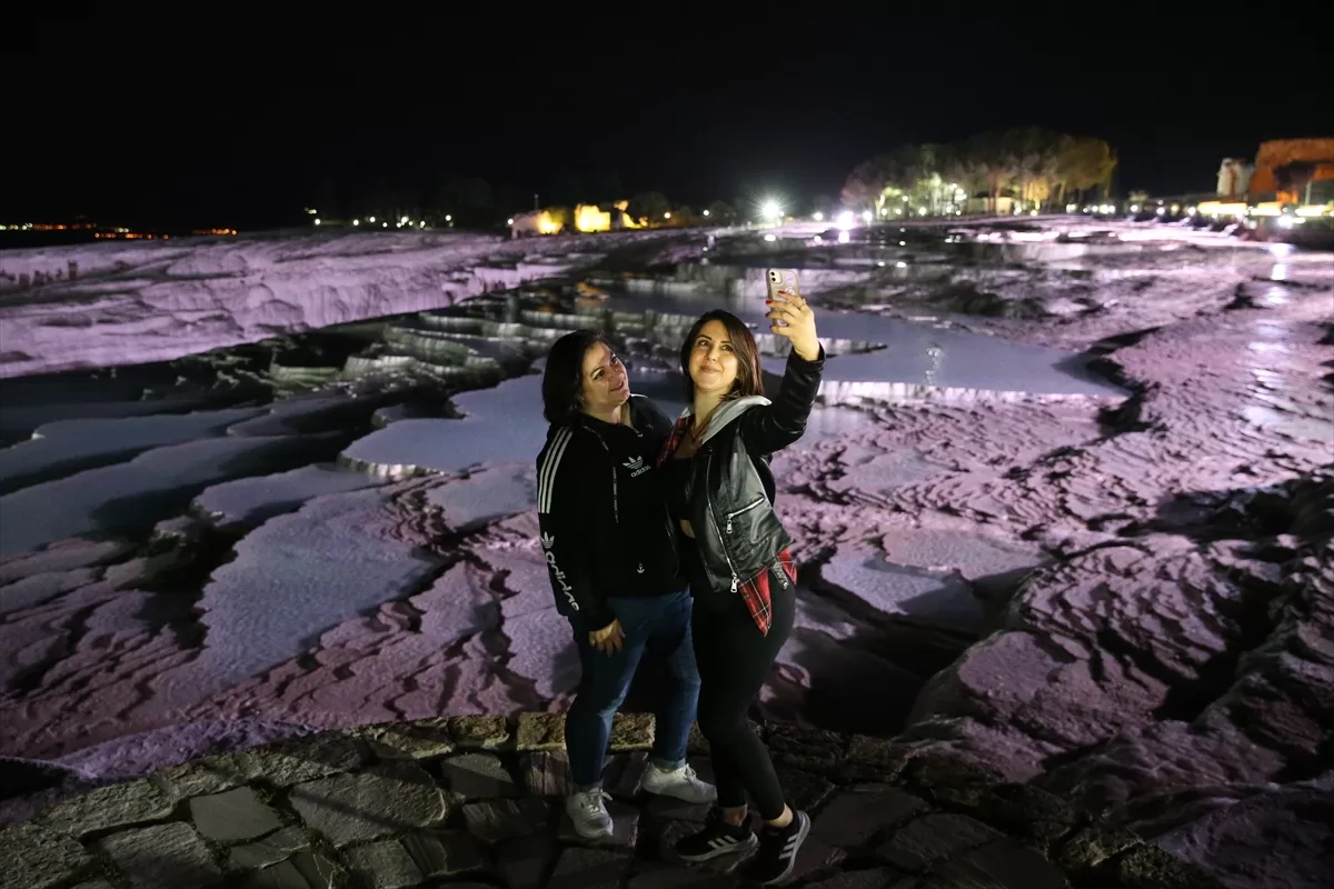 Pamukkale, ziyaretçilerini gece de ağırlamaya başladı