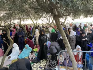 PARİS (AA) – Fransa’nın başkenti Paris’te yaşayan Müslümanlar, Ramazan Bayramı