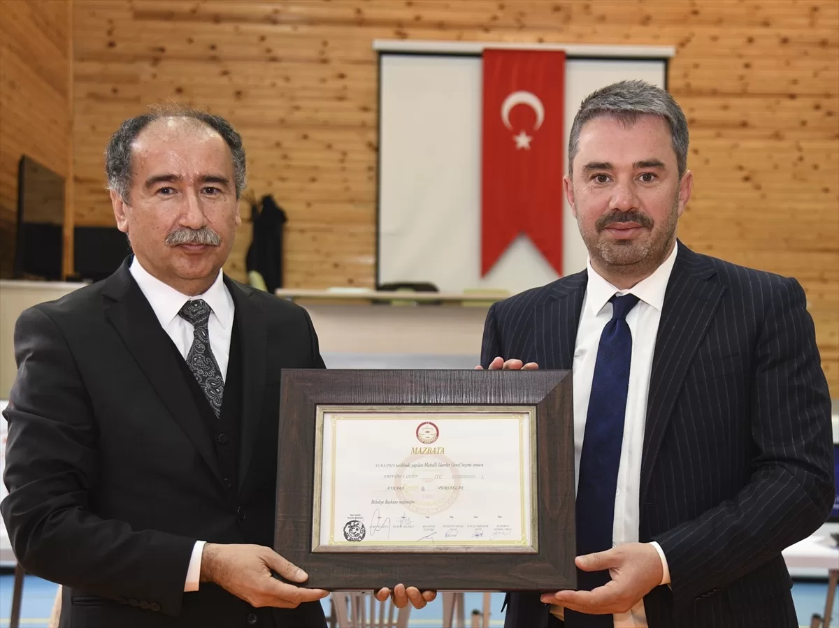 Pursaklar Belediye Başkanı Ertuğrul Çetin, mazbatasını aldı