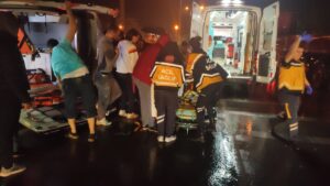 SAMSUN (AA) – Samsun'un Çarşamba ilçesinde devrilen ambulanstaki 2 kişi