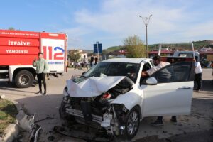 SAMSUN (AA) – Samsun'un Havza ilçesinde, iki otomobilin çarpışması sonucu