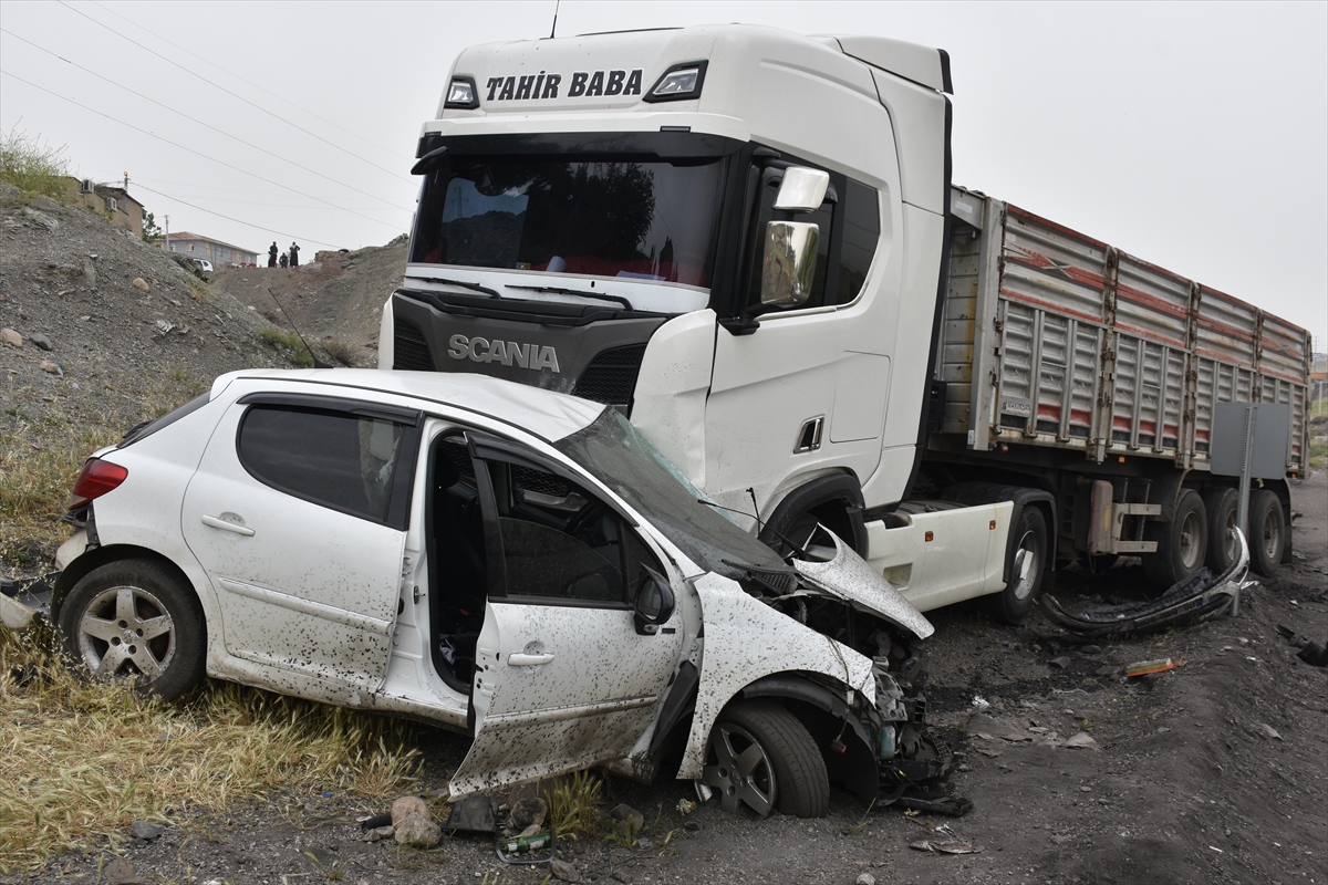 Şırnak'ta tır ile çarpışan otomobilin sürücüsü hayatını kaybetti