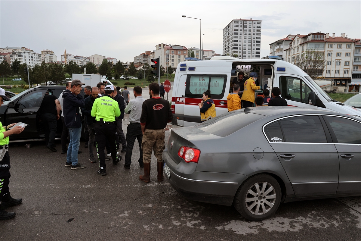 Sivas'taki trafik kazasında 3 kişi yaralandı