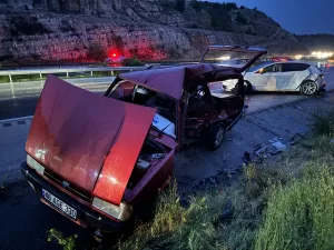 GAZİANTEP (AA) – Tarsus-Adana-Gaziantep (TAG) Otoyolu'nda iki otomobilin çarpıştığı kazada