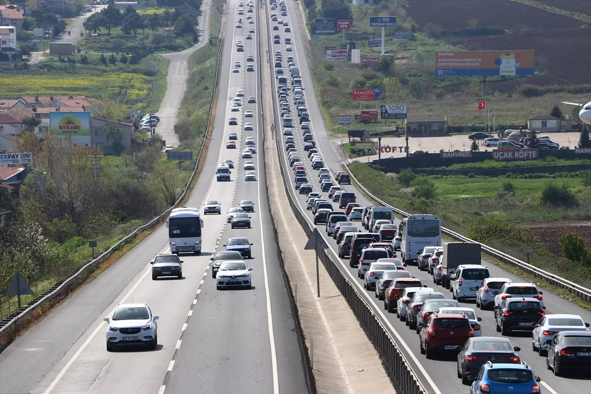 Tekirdağ-İstanbul yolunda bayram tatilinden dönüş yoğunluğu başladı