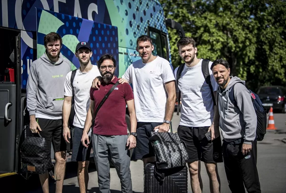 TOFAŞ, Basketbol Şampiyonlar Ligi çeyrek final maçı için Tenerife'ye gitti