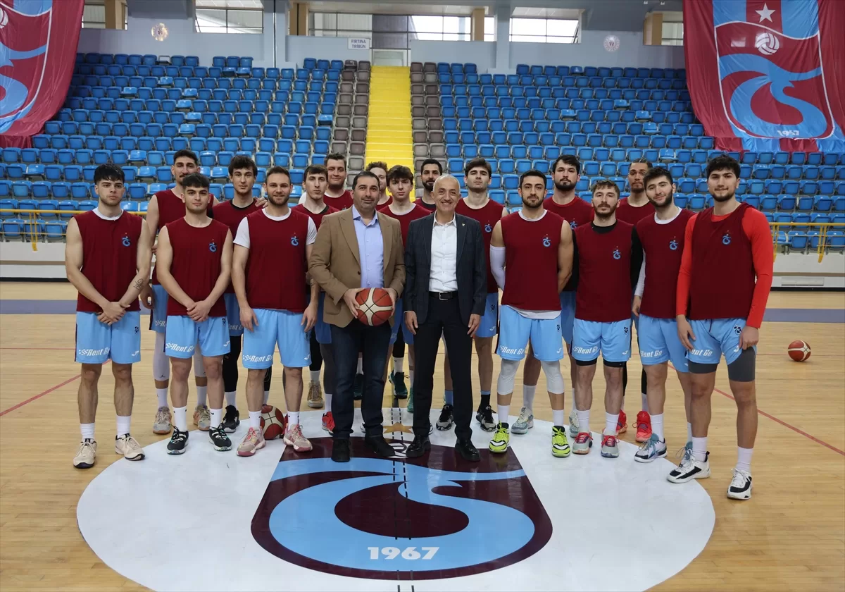 Trabzonsporlu yöneticiler basketbol takımını ziyaret etti