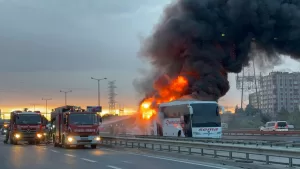 İSTANBUL (AA) – Ümraniye'de ayrı noktalardaki iki yolcu otobüsünde çıkan