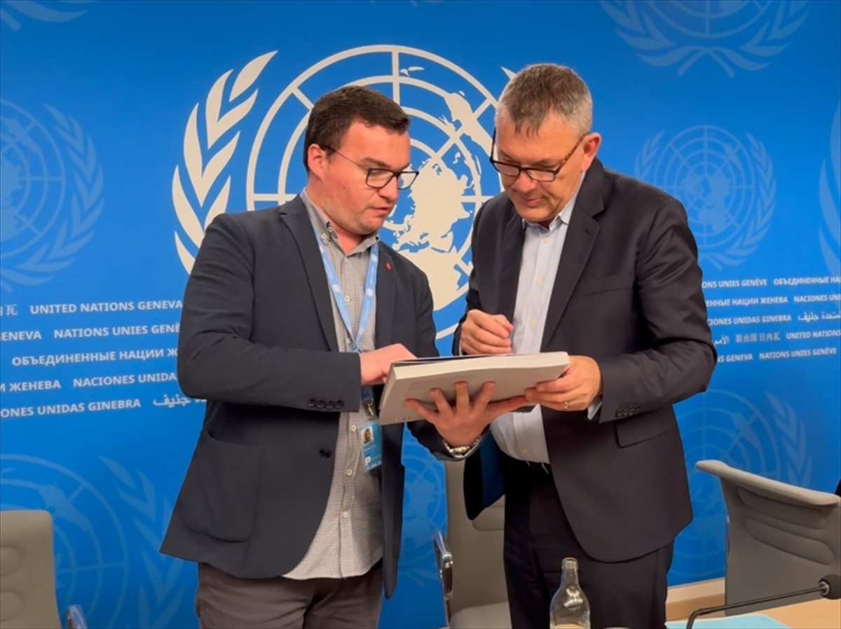 UNRWA Genel Komiseri Lazzarini, AA'nın “Kanıt” kitabını inceledi