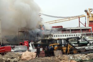 ORDU (AA) – Ordu'nun Ünye Limanı'nda bakımdaki gemi, çıkan yangında