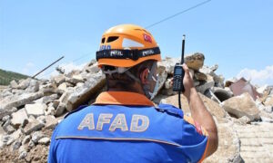 - AFAD çalışanının düşme anı cep telefonu kamerasınca kaydedildi