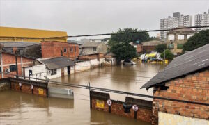 BOGOTA (AA) – Brezilya’da şiddetli yağışların yol açtığı sellerde yaşamını