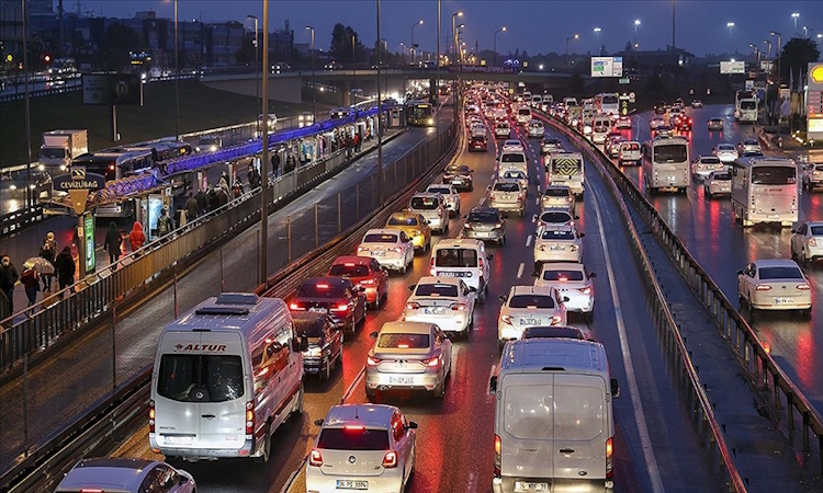 Trafiğe nisanda 196 bin 309 taşıtın kaydı yapıldı