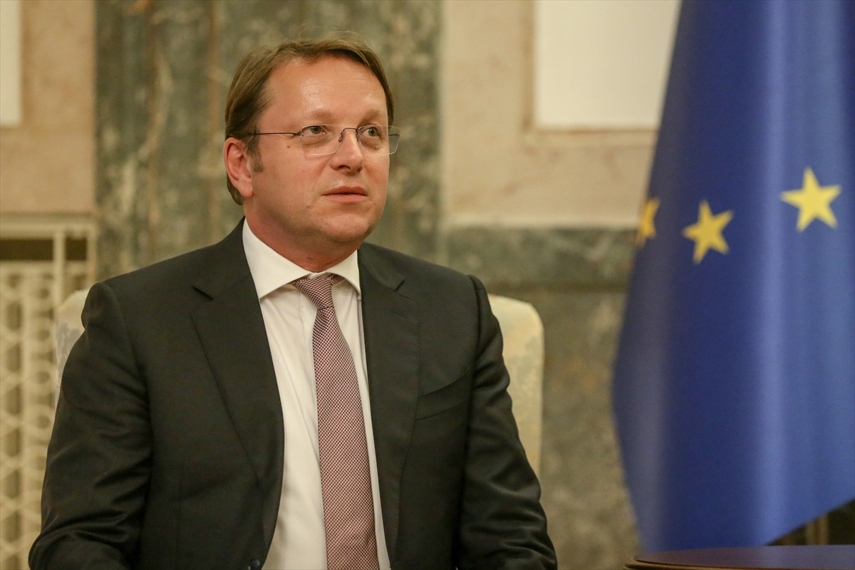 AB Komisyonu Üyesi Varhelyi, Sırbistan'ın 2029'un sonuna kadar Birliğe üye olmasını umuyor