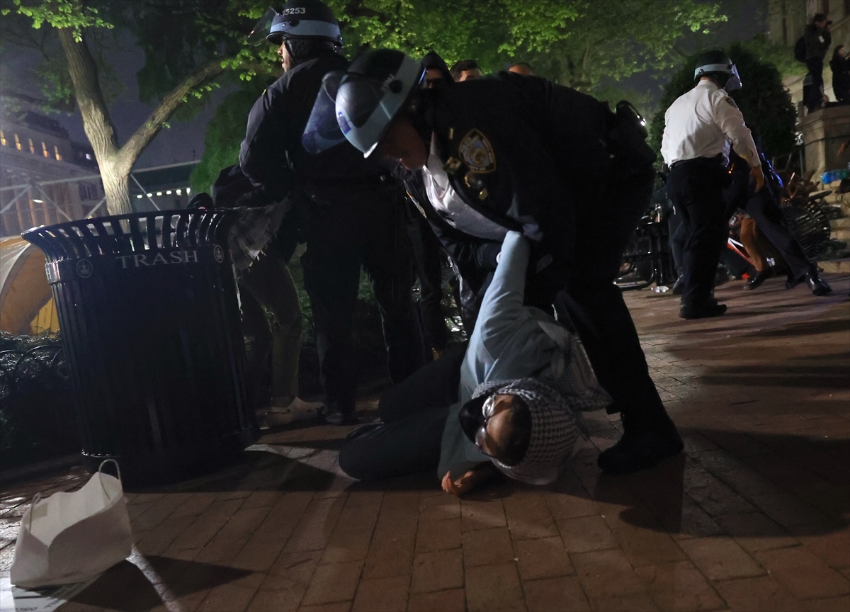 ABD'nin Columbia Üniversitesindeki Gazze Dayanışma Kampı polisin müdahalesiyle dağıtıldı