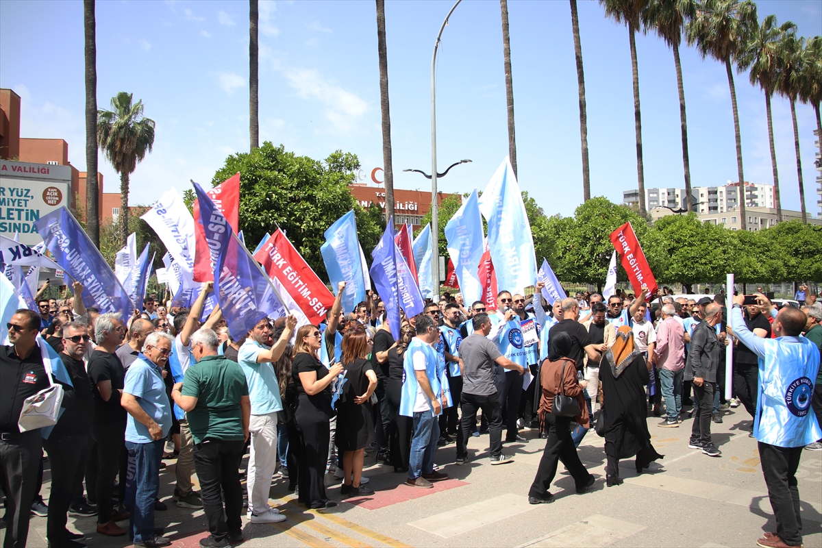 Adana ve çevre illerde eğitim sendikaları okul müdürünün öldürülmesini protesto etti