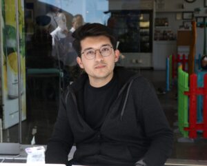 ADANA (AA) – Adana'da, silahlı saldırı düzenlenen iş yerinin önünden