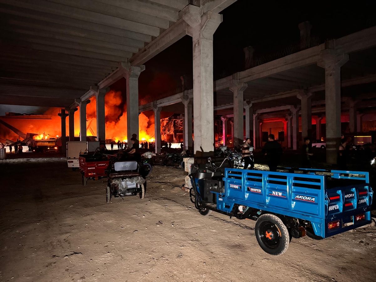 GÜNCELLEME – Adana'da motosiklet üretim tesisinde çıkan yangına müdahale ediliyor
