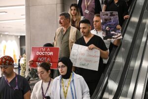 ADANA (AA) – Adana'da tıp fakültesi öğrencileri, doktorlar ve sağlık