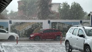 ADIYAMAN (AA) – Adıyaman'da sağanak hayatı olumsuz etkiliyor. Kentte öğle