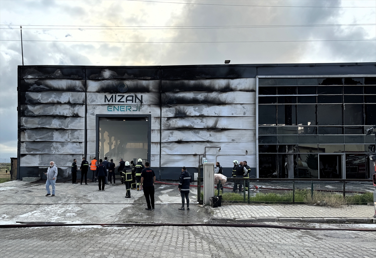 GÜNCELLEME – Aksaray'da atık yağ geri dönüşüm fabrikasında çıkan yangın kontrol altına alındı