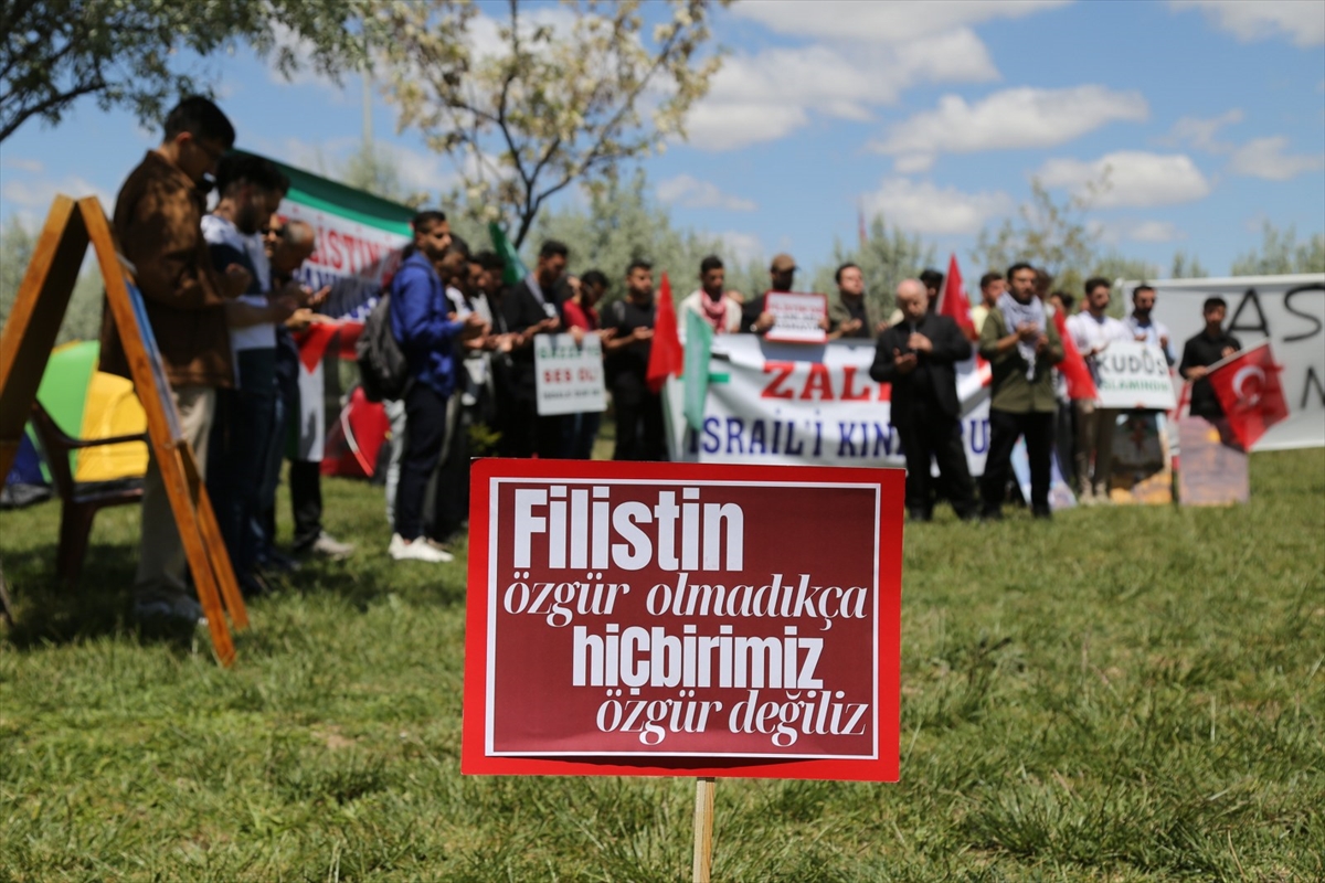 Aksaray'da üniversitesi öğrencileri Gazze'ye destek için çadır nöbetine başladı