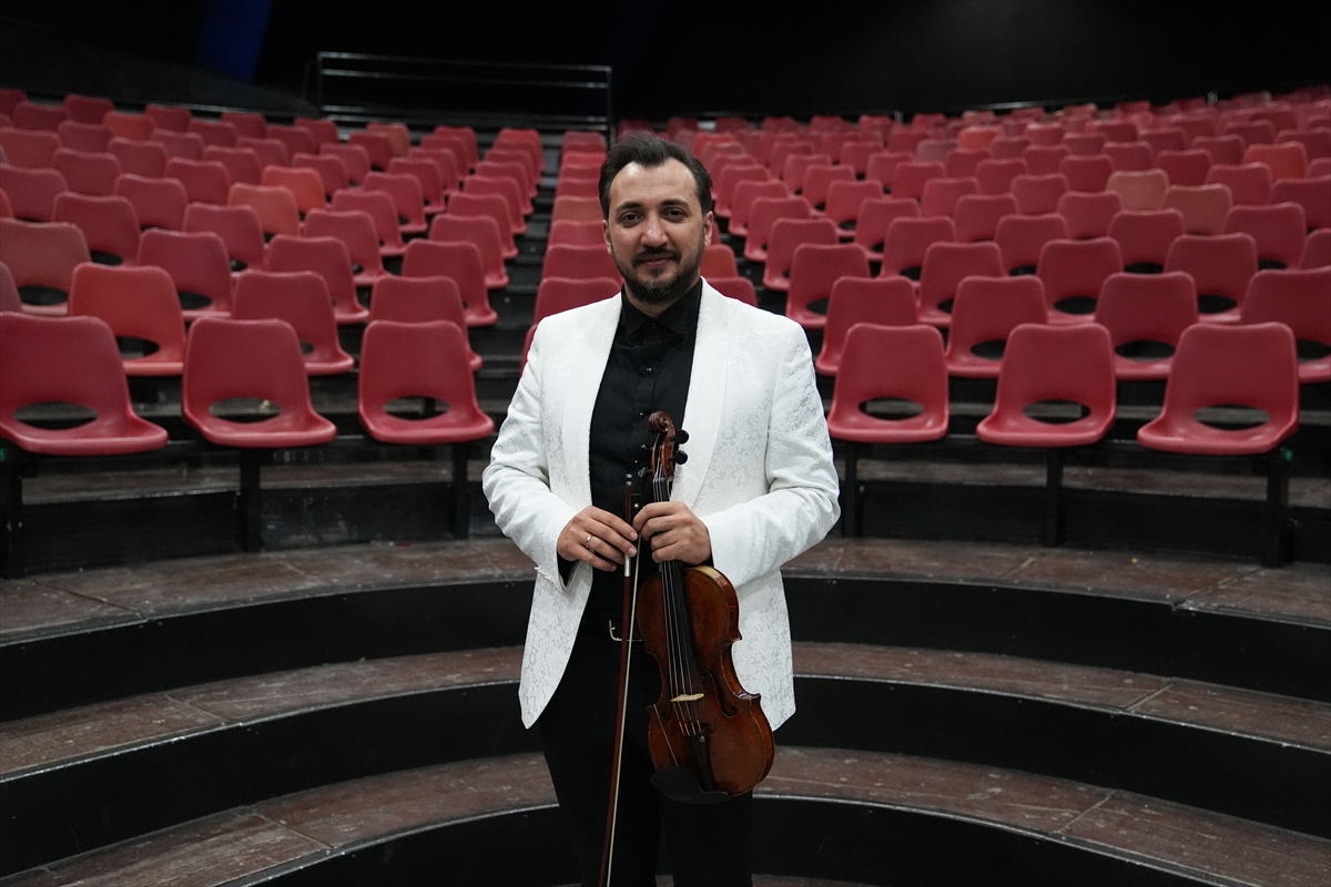 Aleksandrov Rus Kızılordu Korosu ve Dans Topluluğu ile Muhammed Yıldırır konser verdi