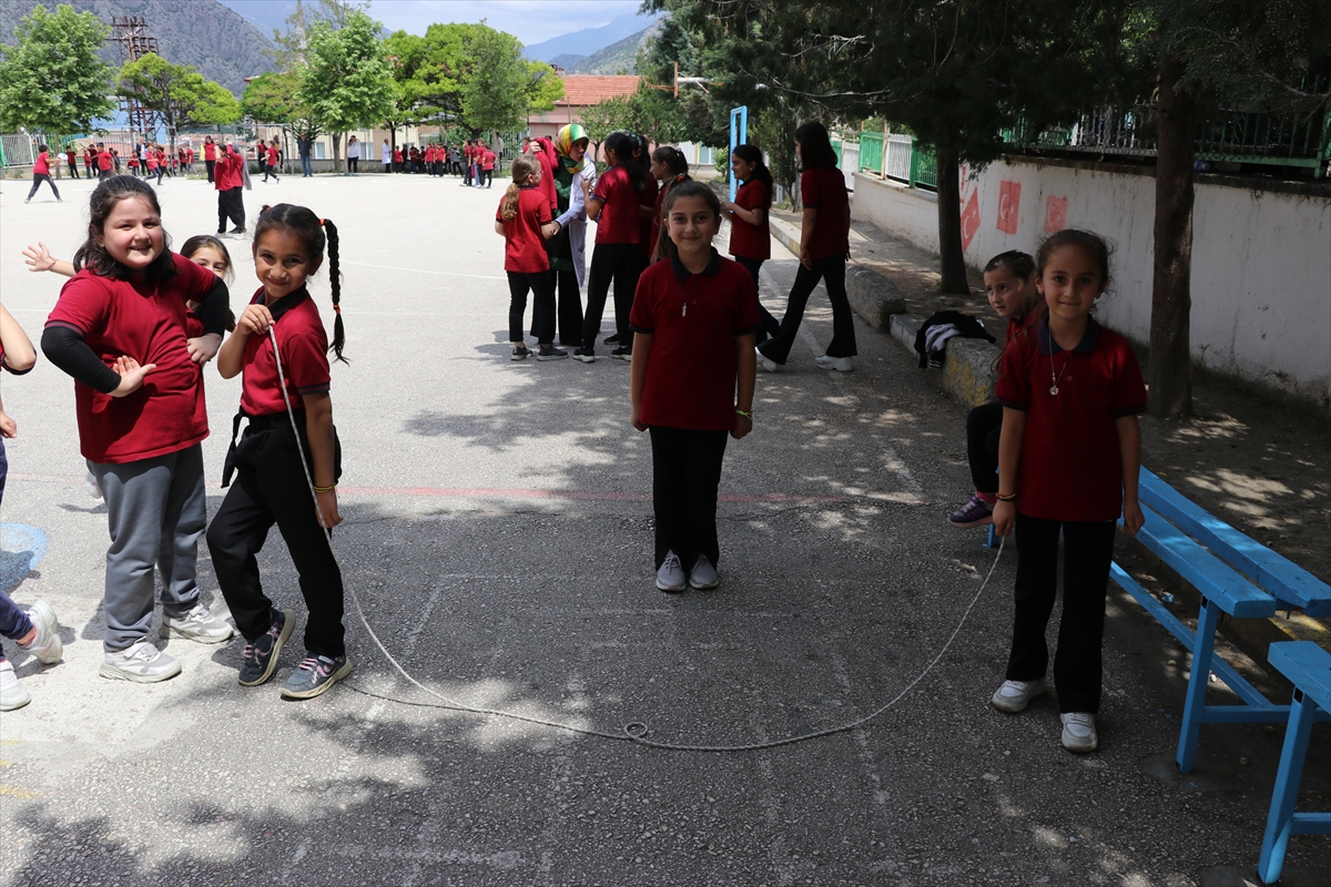 Amasya'da “Geleneksel Çocuk Oyunları Şenliği” düzenlendi
