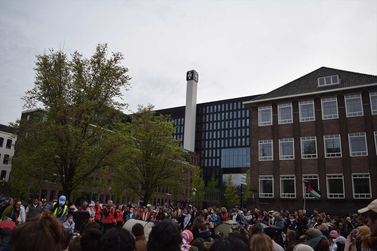 Amsterdam Üniversitesi'nde Filistin'e destek gösterisi