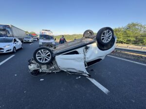 DÜZCE (AA) – Anadolu Otoyolu'nun Düzce kesiminde tıra çarpan cipteki