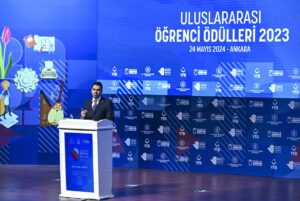 - YTB'nin düzenlediği törende, Uluslararası Öğrenci Akademisi programının kapanışı yapıldı