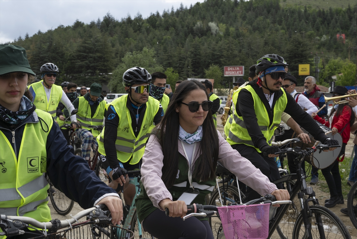 Ankara'da yüzlerce kişi Yeşilay'ın turunda pedal çevirdi