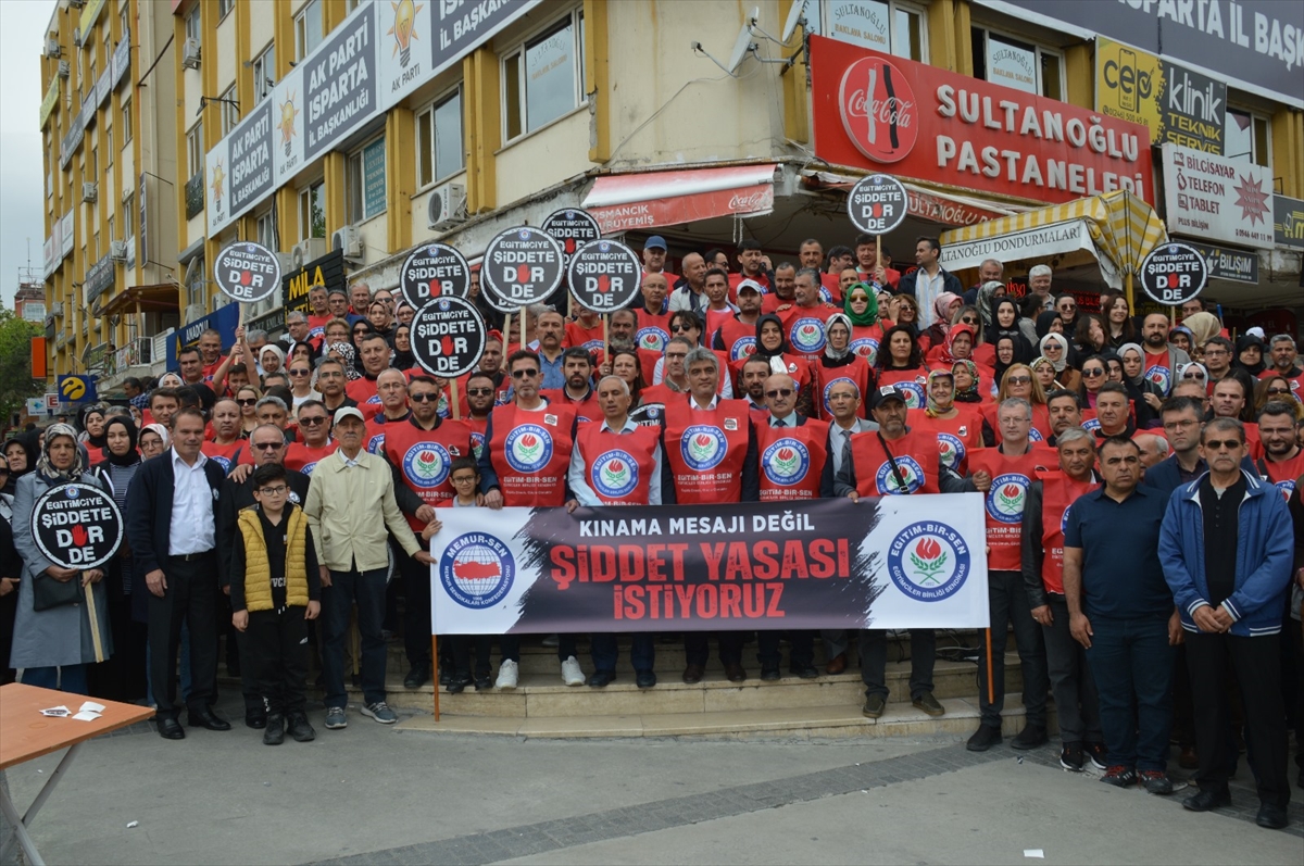 Antalya ve çevre illerde eğitim sendikalarından okul müdürünün öldürülmesine tepki