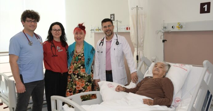 Antalya'da kalp kapağı ameliyatsız değiştirilen iki hasta sağlığına kavuştu